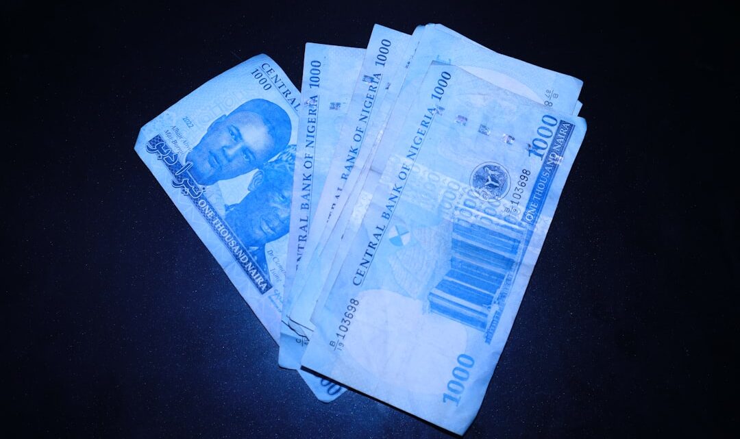 Inflacja i stopy procentowe: Jak wpływają na Twoje finanse i jak chronić swoje oszczędności?