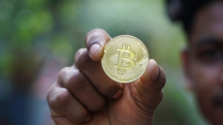 Jak kupić swoją pierwszą kryptowalutę? Przewodnik po giełdach i bezpiecznym przechowywaniu