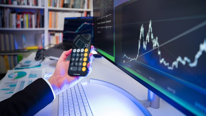 Jak zacząć inwestować w akcje na giełdzie? Przewodnik dla początkujących: od konta maklerskiego po pierwszą transakcję