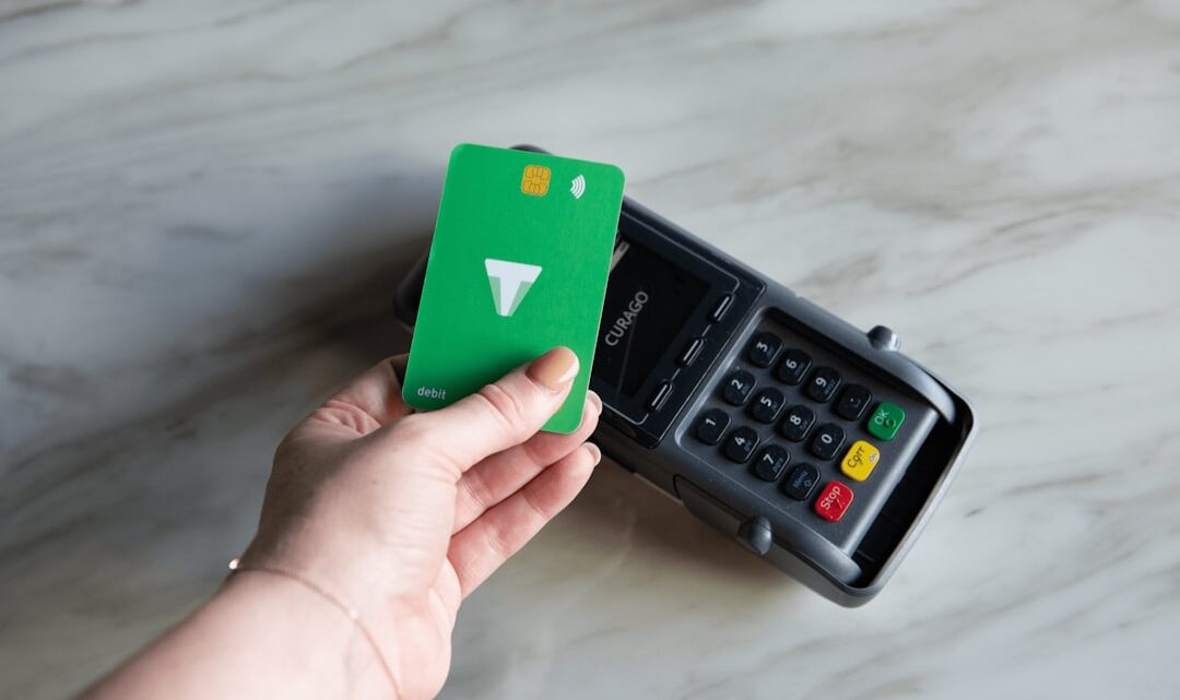 Karta kredytowa: Twoje finansowe narzędzie czy pułapka? Przewodnik po zasadach działania, korzyściach i ryzykach