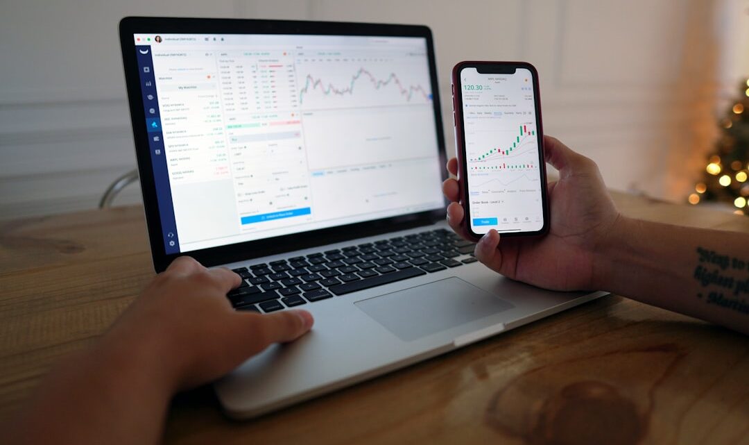 Revolut, N26 czy Wise? Porównanie popularnych fintechów dla Polaków – który wybrać do podróży i przelewów?