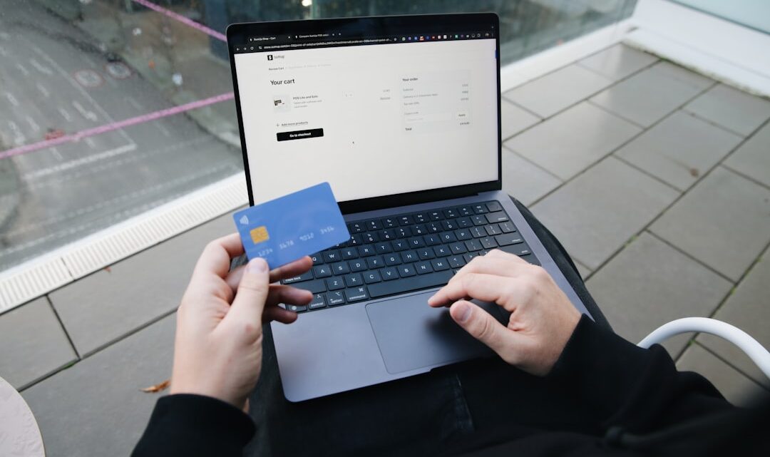 Czym jest cashback i jak maksymalnie wykorzystać go w codziennych zakupach? Poradnik dla oszczędnych Polaków.