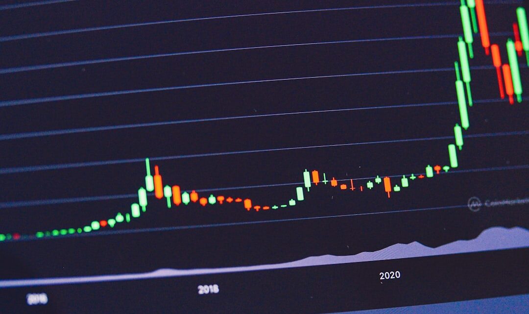 Inwestowanie w sektor sztucznej inteligencji: Akcje spółek technologicznych, fundusze ETF AI i trendy rynkowe dla początkujących.