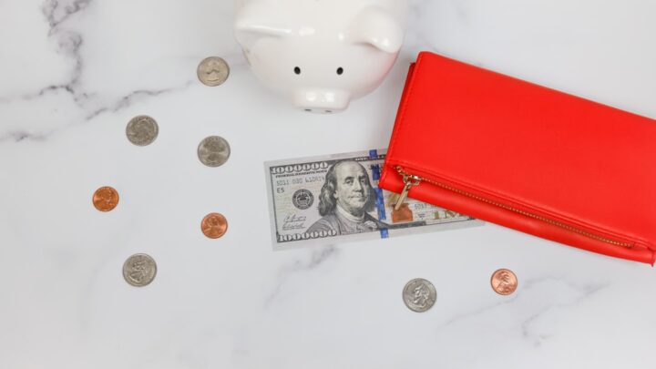 Jak stworzyć i utrzymać budżet domowy w erze inflacji? Skuteczne strategie oszczędzania i cięcia kosztów