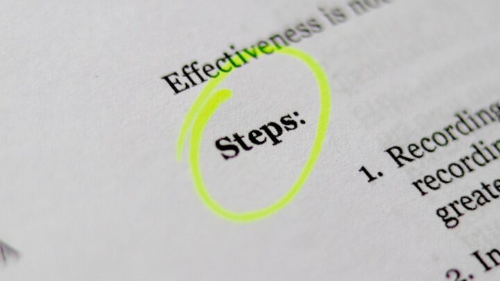 Jak wyjść z długów i odbudować swoje finanse? Praktyczny plan oddłużania i strategie na przyszłość