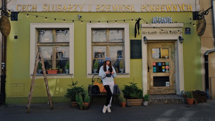 Jak założyć działalność gospodarczą w Polsce? Przewodnik po formalnościach, podatkach i wyborze formy prawnej