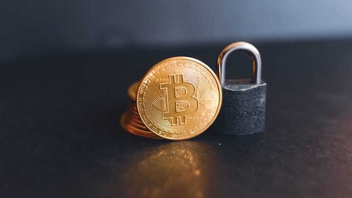 Kryptowaluty jako zabezpieczenie przed inflacją: czy faktycznie chronią wartość pieniądza i jak je wybrać?