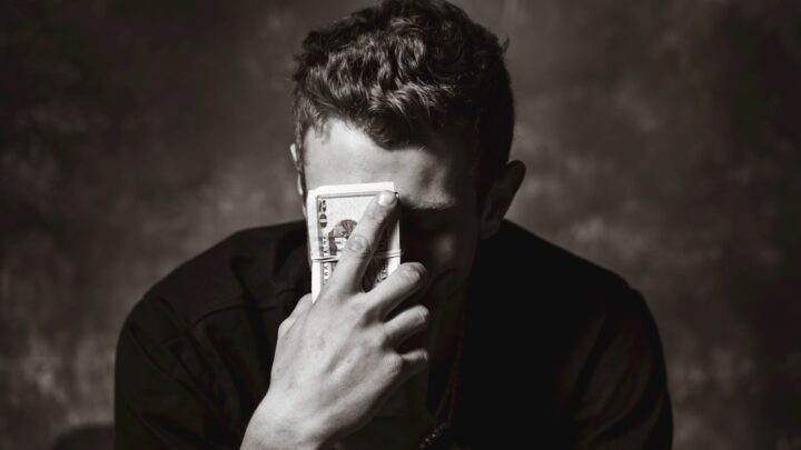 Mikrokredyty i pożyczki pozabankowe: Kiedy warto skorzystać i na co uważać w Polsce?