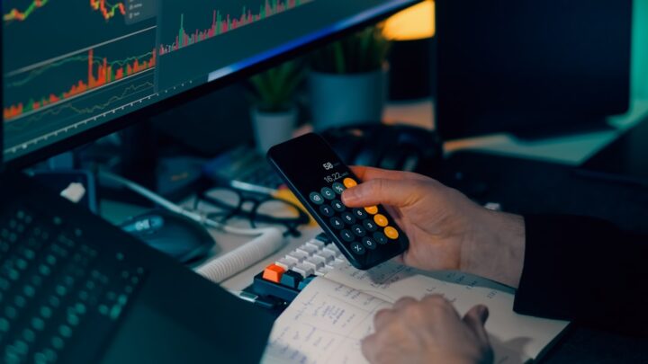 Narzędzia do analizy fundamentalnej akcji: Jak ocenić wartość spółki przed inwestycją?