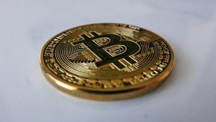 Smart Contracts w praktyce: Jak blockchain zmienia przyszłość umów i transakcji?