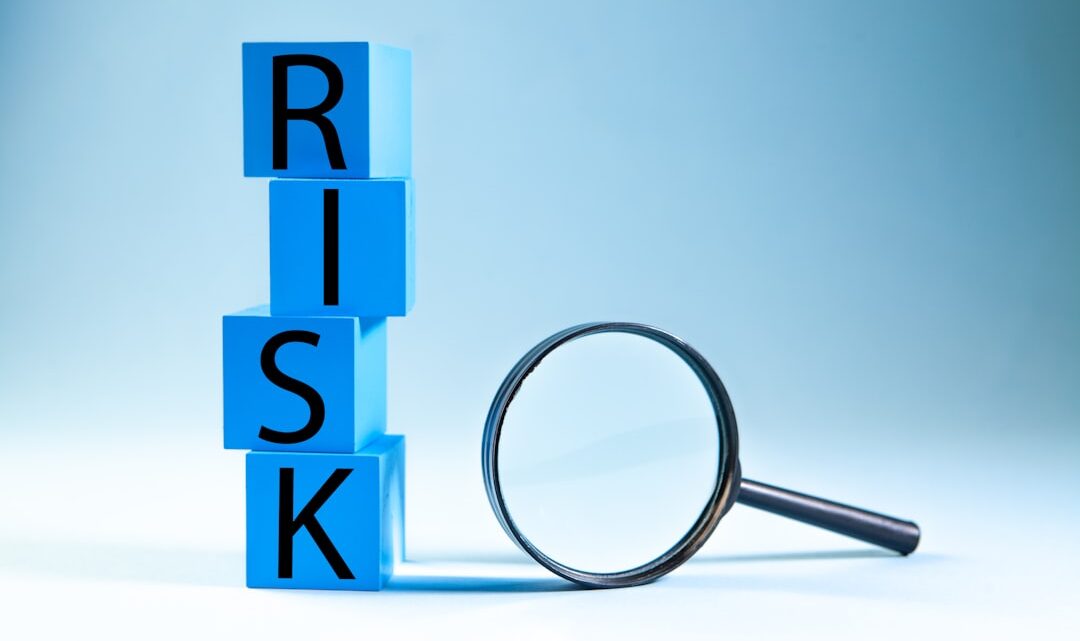 Zarządzanie ryzykiem finansowym w małej firmie: Jak chronić swój biznes przed nieprzewidzianymi zdarzeniami i kryzysami?