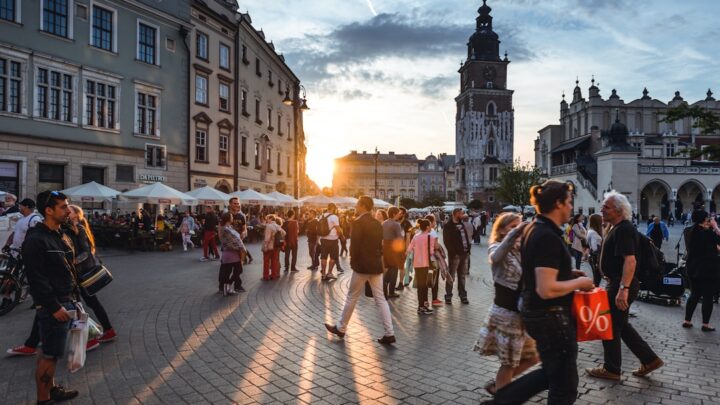 Aspekty podatkowe i prawne dla obcokrajowców zakładających firmę w Polsce: Wybór formy prawnej i optymalizacja obciążeń.