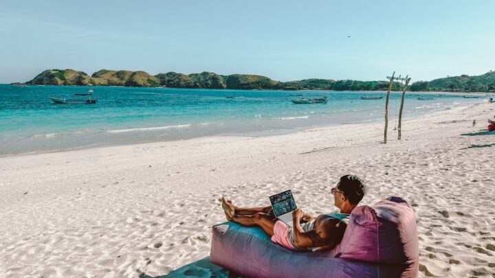 Finansowanie i rozliczenie podatkowe pracy zdalnej z zagranicy dla Polaków (Digital Nomads): Jak zarządzać budżetem i przepisami?
