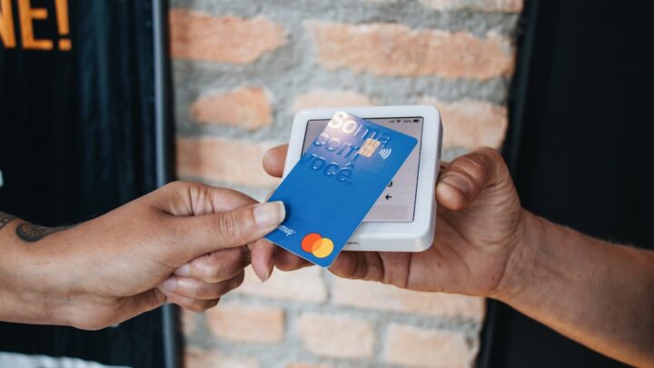 Jak zmienić bank w Polsce bez utraty ciągłości finansowej? Krok po kroku przez przeniesienie konta, produktów i stałych zleceń.