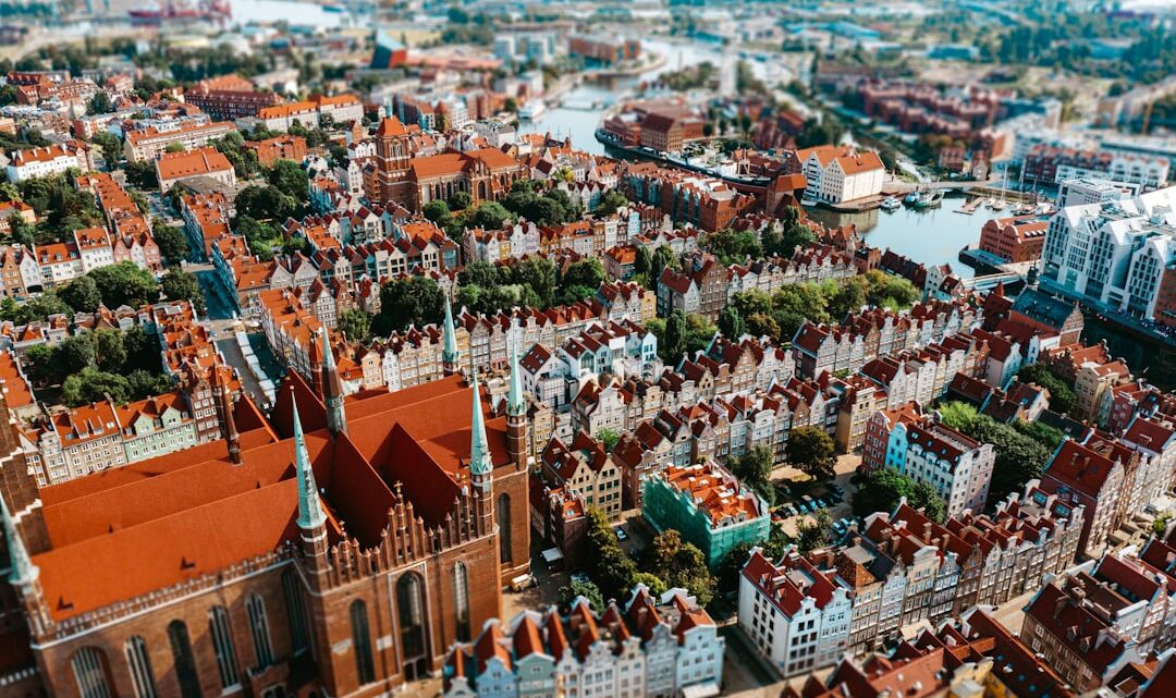 Zakup nietypowych nieruchomości w Polsce: Jak sfinansować dom na wodzie, zabytkowy dworek czy tiny house? Specyfika kredytowania i ukryte koszty. Zakup nietypowych nieruchomości w Polsce: Jak sfinansować dom na wodzie, zabytkowy dworek czy tiny house? Specyfika kredytowania i ukryte koszty.