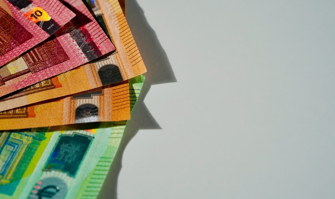 Zarządzanie finansami dla osób z ADHD i innymi neuroatypowościami: Praktyczne strategie na budżetowanie, oszczędzanie i kontrolę impulsywnych wydatków.