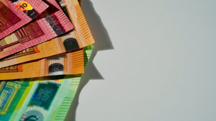 Zarządzanie finansami dla osób z ADHD i innymi neuroatypowościami: Praktyczne strategie na budżetowanie, oszczędzanie i kontrolę impulsywnych wydatków.