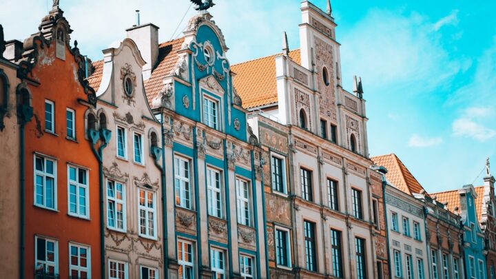 Finansowe aspekty studiowania w innym mieście: Budżetowanie zakwaterowania, transportu i życia akademickiego dla studentów w Polsce.
