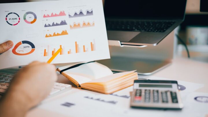 Finansowe aspekty zarządzania wieloma źródłami dochodu (side hustle, freelancing, umowa o pracę): Jak efektywnie łączyć, rozliczać i optymalizować podatkowo?