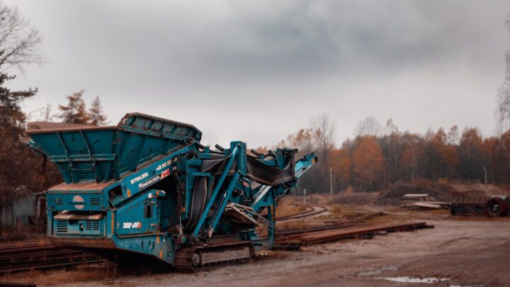 Inwestowanie w firmy recyklingowe i gospodarki odpadami w Polsce: Jak wybrać spółki i fundusze w obliczu rosnących wymagań środowiskowych?