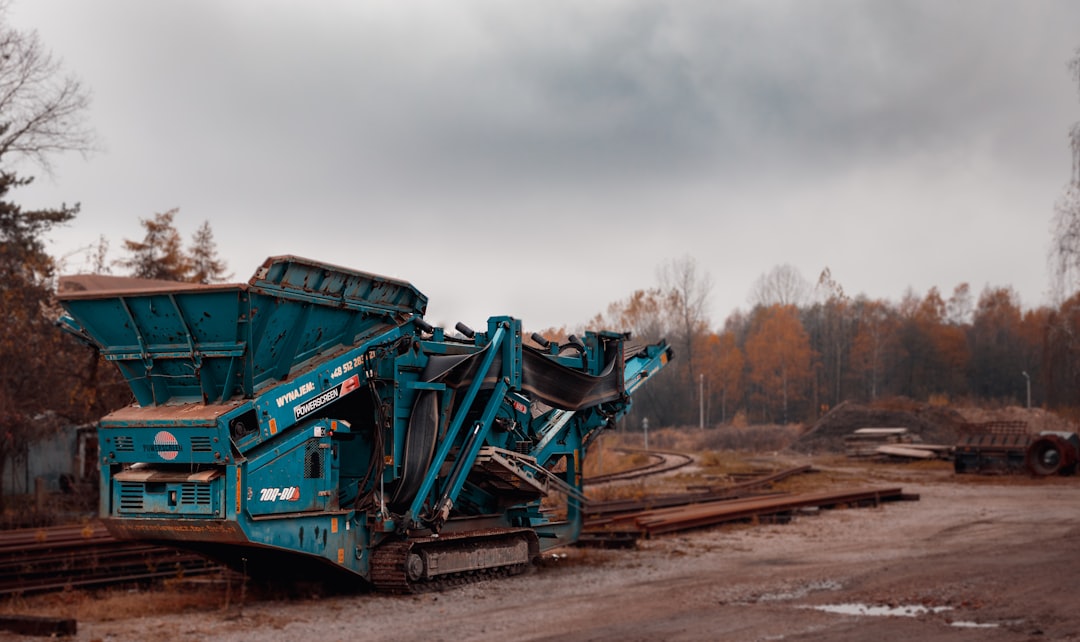 Inwestowanie w firmy recyklingowe i gospodarki odpadami w Polsce: Jak wybrać spółki i fundusze w obliczu rosnących wymagań środowiskowych?