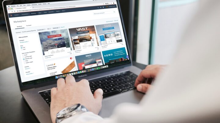 Jak prawidłowo rozliczyć sprzedaż rzeczy używanych na platformach internetowych (np. Vinted, Allegro Lokalnie) w Polsce?