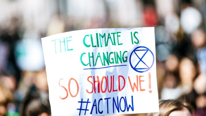 Jak zbudować budżet i zabezpieczenie finansowe w obliczu globalnych zmian klimatycznych (np. susze, powodzie, gwałtowne zjawiska pogodowe)? Adaptacja finansowa gospodarstw domowych w Polsce.