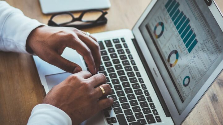 Kredyt dla osób na B2B i umowach cywilnoprawnych: Jak zwiększyć zdolność kredytową i uzyskać finansowanie w banku