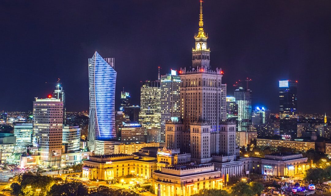 Kupno mieszkania pod wynajem krótkoterminowy w turystycznych miastach Polski: Analiza rentowności, lokalizacji i specyfiki finansowania