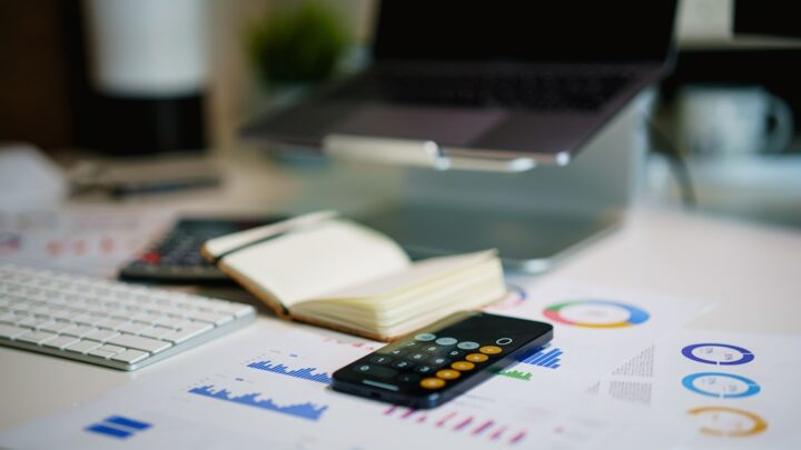 Prowadzenie podwójnej księgowości osobistej: Jak efektywnie zarządzać finansami domowymi i biznesowymi, będąc jednocześnie samozatrudnionym?
