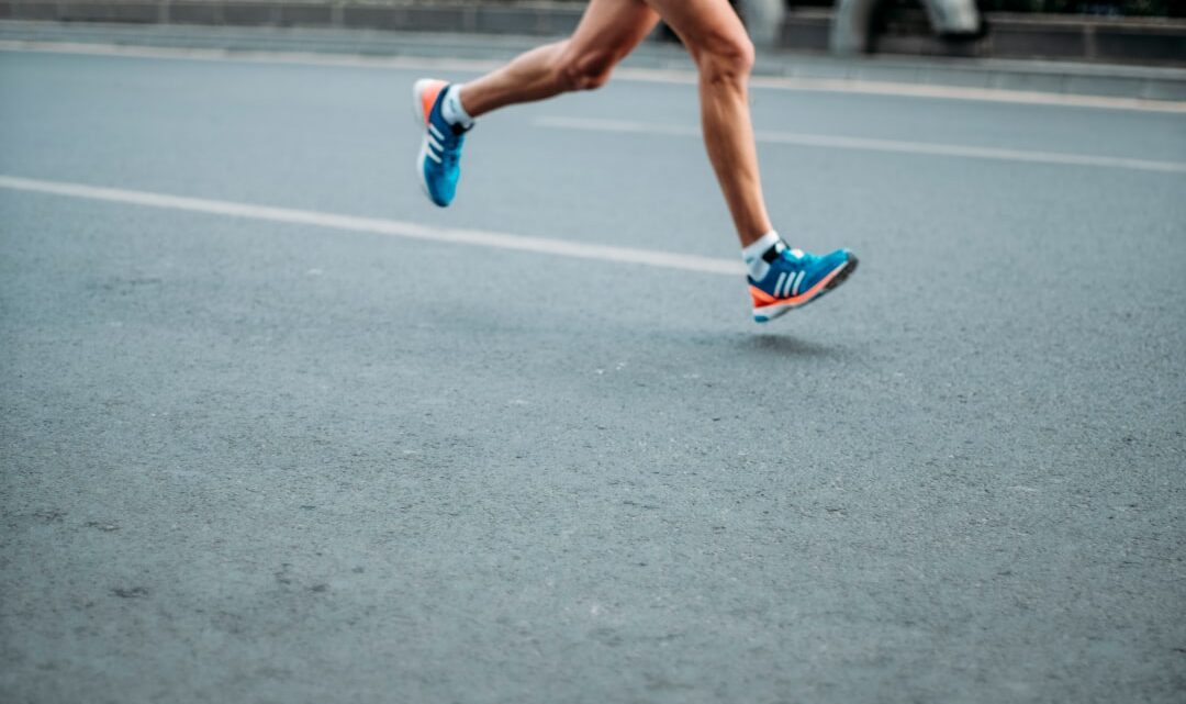 Finansowe aspekty przygotowania i udziału w maratonach lub ultra-maratonach w Polsce i za granicą: koszty treningów, sprzętu, rejestracji i podróży.