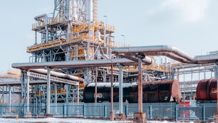 Finansowe implikacje 'deglobalizacji’ i reshoringu dla polskich konsumentów i inwestorów: Jak zmieniają się ceny, dostępność produktów i gdzie szukać nowych szans inwestycyjnych?
