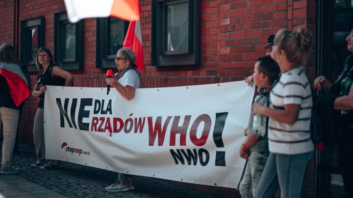 Jak wspierać lokalne projekty i artystów poprzez crowdfunding w Polsce? Przewodnik dla indywidualnych darczyńców po platformach, rodzajach wsparcia i potencjalnych korzyściach (w tym podatkowych).