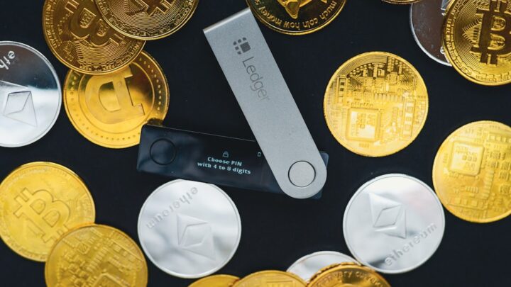 Jak wykorzystać portfel sprzętowy do bezpiecznego przechowywania kryptowalut? Przewodnik po wyborze, konfiguracji i najlepszych praktykach bezpieczeństwa.