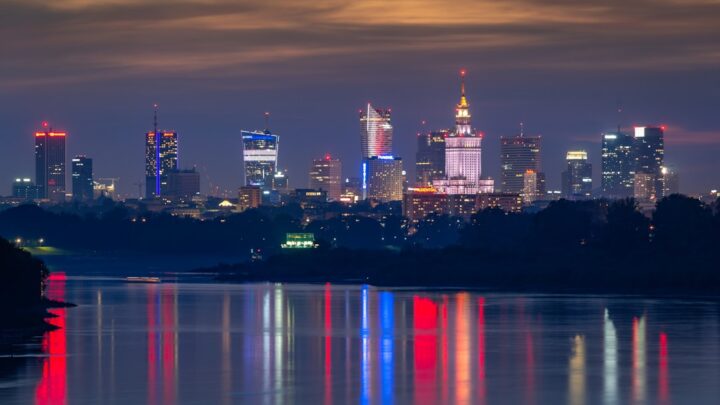 Wpływ trendów demograficznych (np. migracja wewnętrzna, urbanizacja) na lokalny rynek nieruchomości i inwestycje w Polsce: Analiza potencjału wzrostu w wybranych regionach.