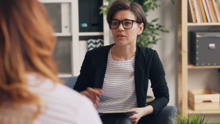 Terapia finansowa w Polsce: Kiedy szukać pomocy?