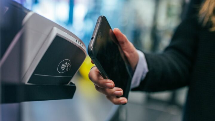 Biometria w finansach: Wygoda czy ryzyko? Poradnik.