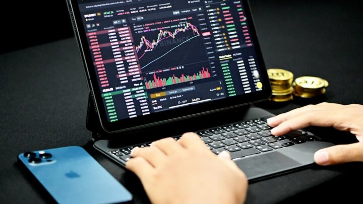 DEX: Bezpieczny handel kryptowalutami bez pośredników