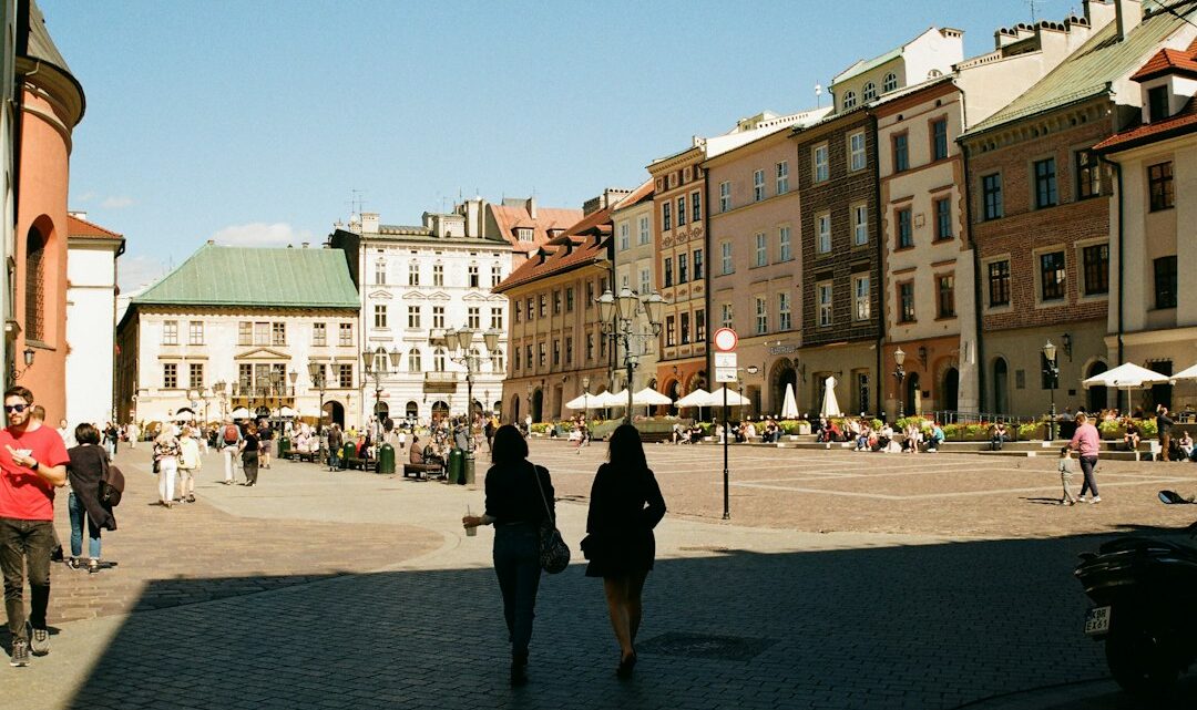 NFZ vs. Prywatne Ubezpieczenie: Koszty i Zakres dla Rodzin