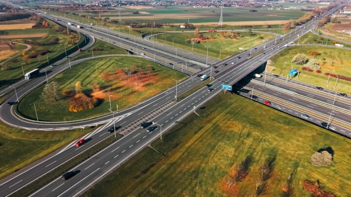 Portfel akcji infrastrukturalnych: Jak zbudować i zarządzać?