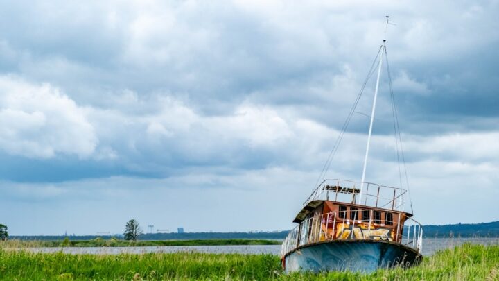 Wynajem alternatywnego mieszkania: jurta, houseboat – budżet